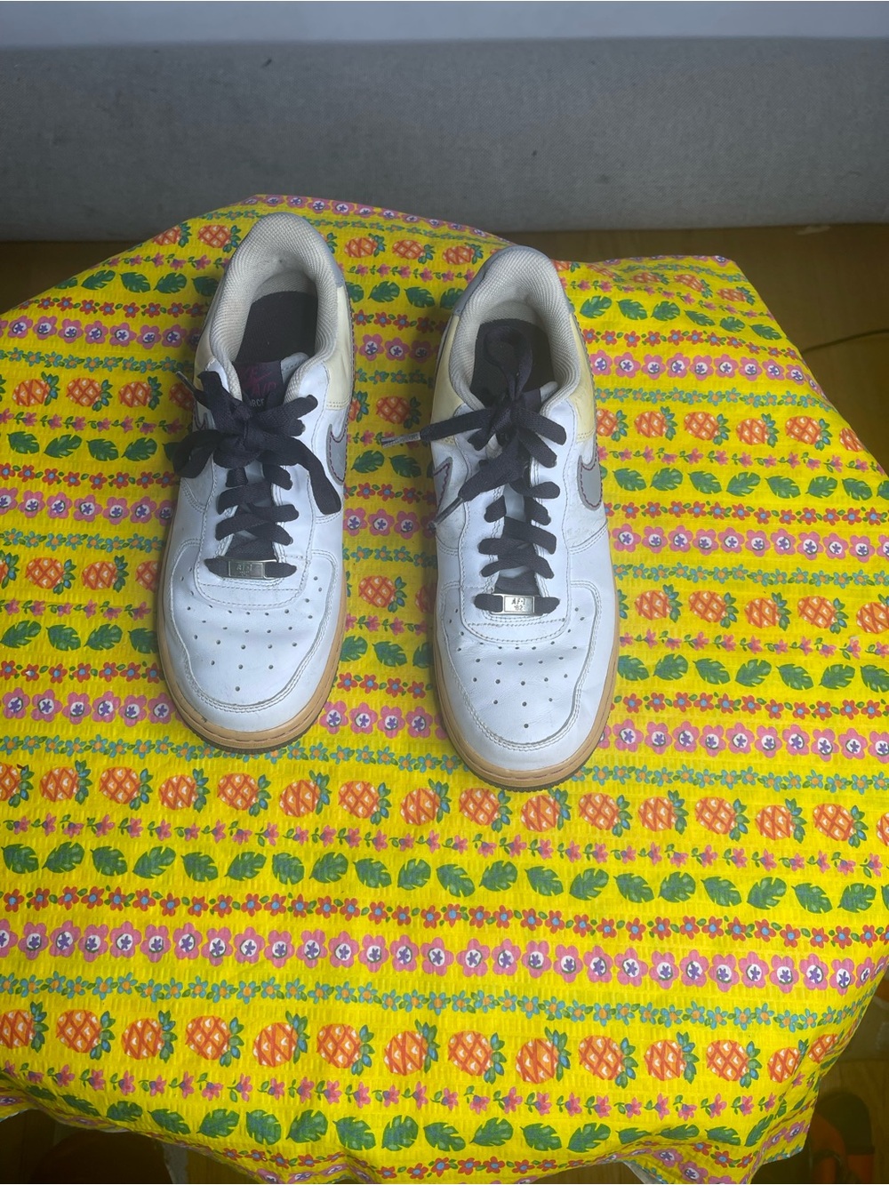 Nike White Leather Sneakers with Black Laces and Gum Sole
